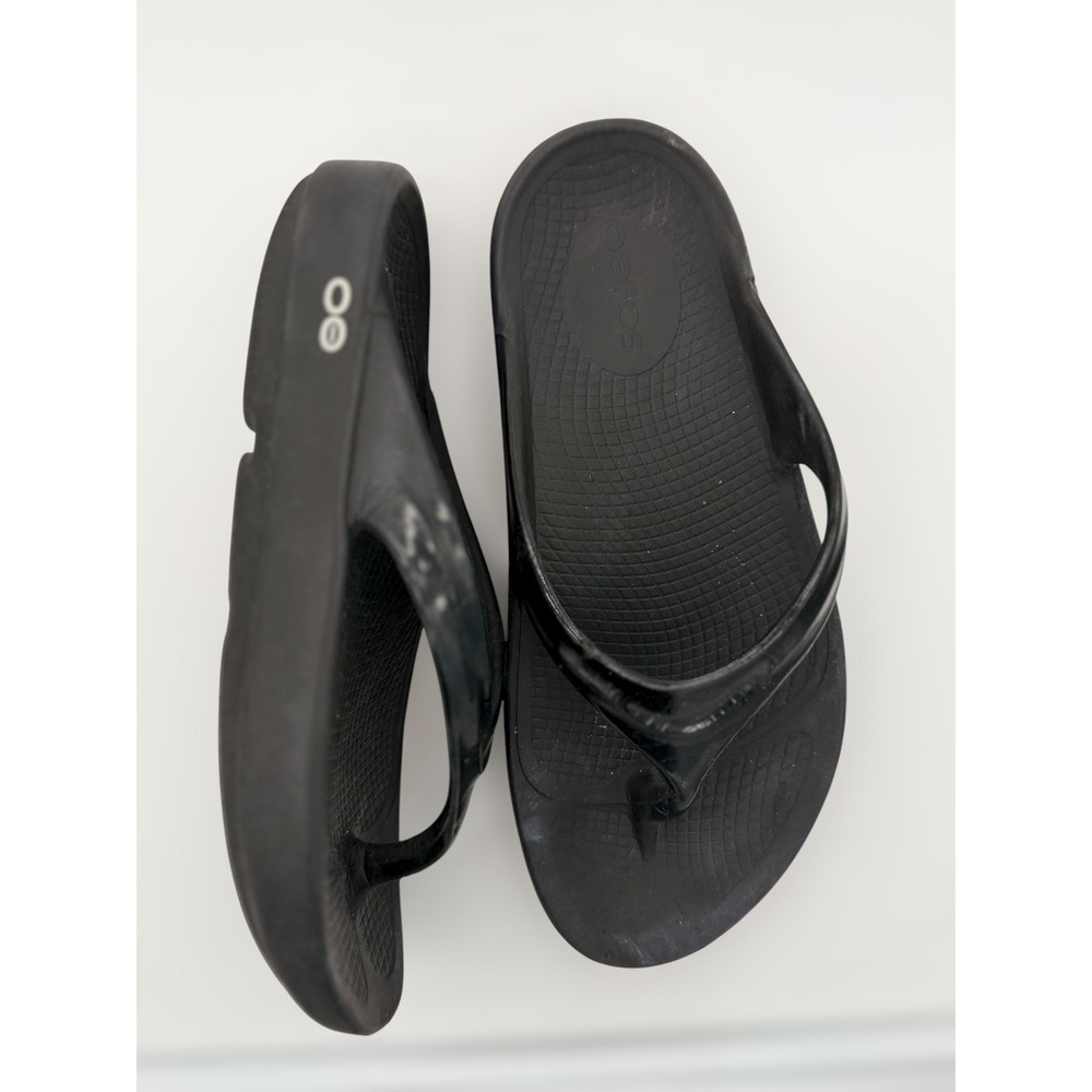 Oofos OOlala Black Recovery Thong Sandals Glossy Strap Womens‎ 6 EU 37